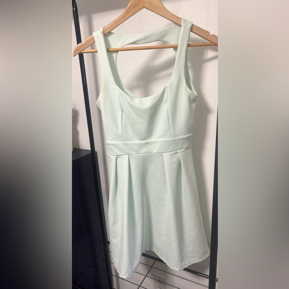 Elegant Mint Green Sleeveless Dress